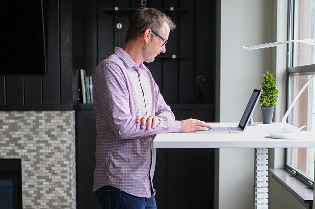 Standing desk